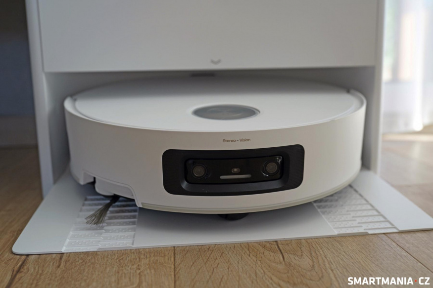 Robot zaparkovaný v dokovací stanici