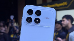 Poco F8 Pro v modré barvě