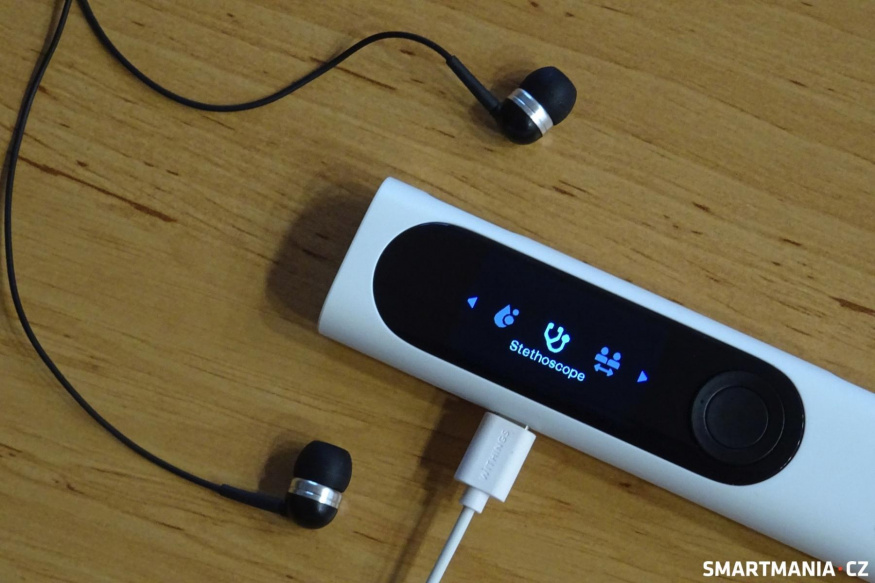 Wihings BeamO s připojenými sluchátky