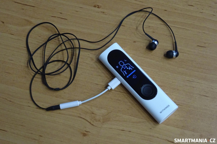 Wihings BeamO s připojenými sluchátky