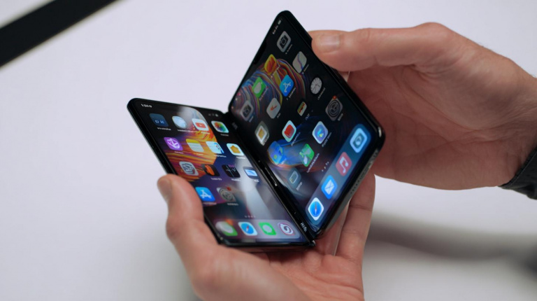 Koncept ohebného telefonu iPhone Fold (ilustrační obrázek)