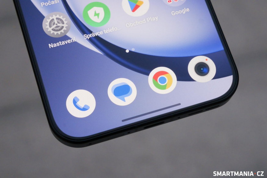 Dolní polovina displeje OnePlus 15