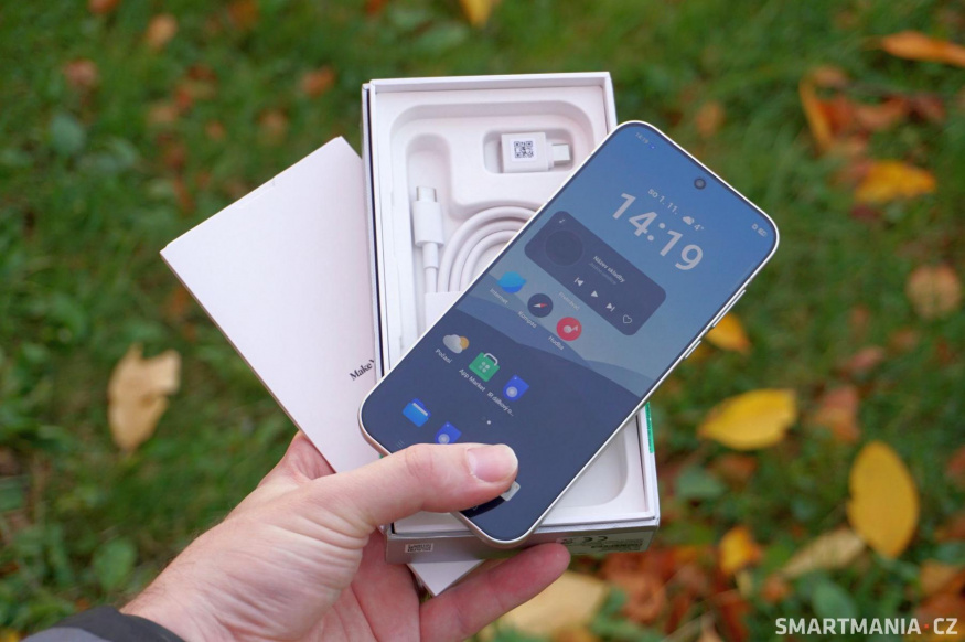 Mobil, kabel a redukce vám musí stačit, nabíječku podporující rychlé nabíjení VOOC Oppo nepřibalilo