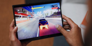 Hraní her na Galaxy Z TriFold
