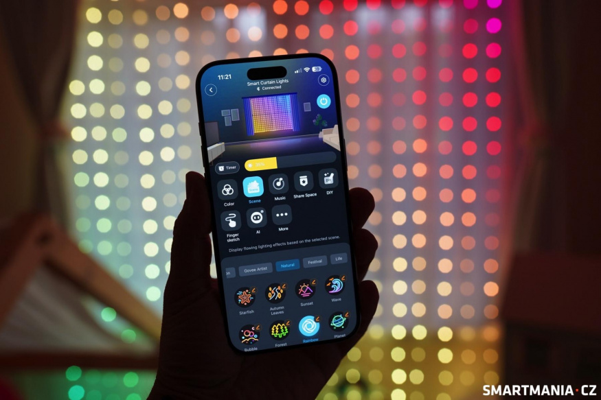 Světelný závěs lze pohodlně ovládat skrze mobilní aplikaci