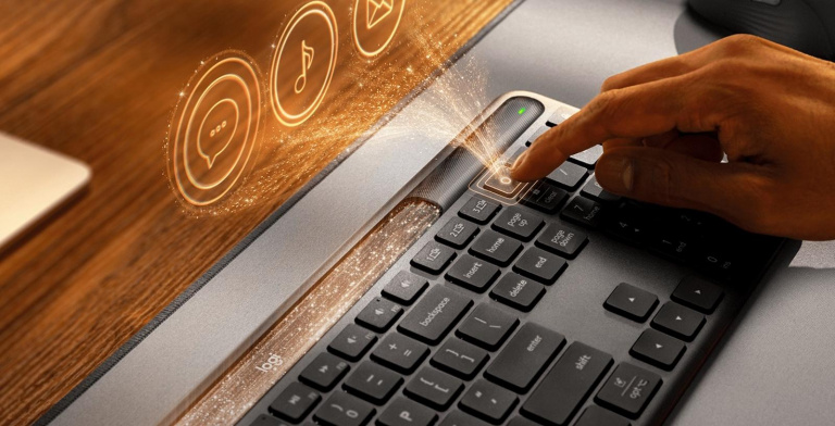 Klávesnice Logitech Signature Slim Solar se solárním dobíjením