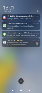 V liště vidíte maximálně tři ikonky, ale proud notifikací je v Poco neustávající V liště vidíte maximálně tři ikonky, ale proud notifikací je v Poco neustávající