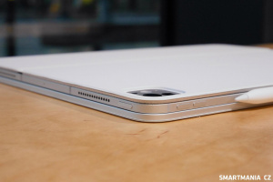 V zavřeném stavu obě části hezky lícují, nevadí ani připnutý stylus V zavřeném stavu obě části hezky lícují, nevadí ani připnutý stylus