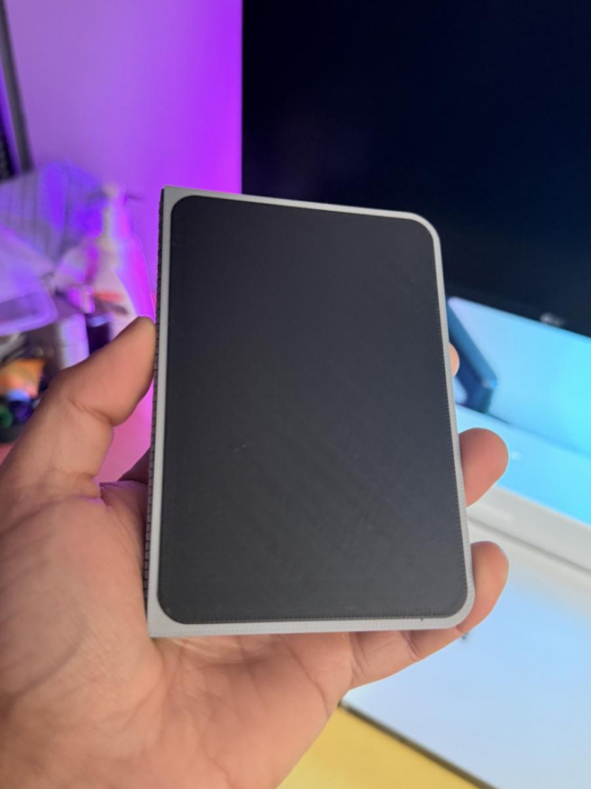 Maketa iPhonu Fold vytištěná na 3D tiskárně Maketa iPhonu Fold vytištěná na 3D tiskárně