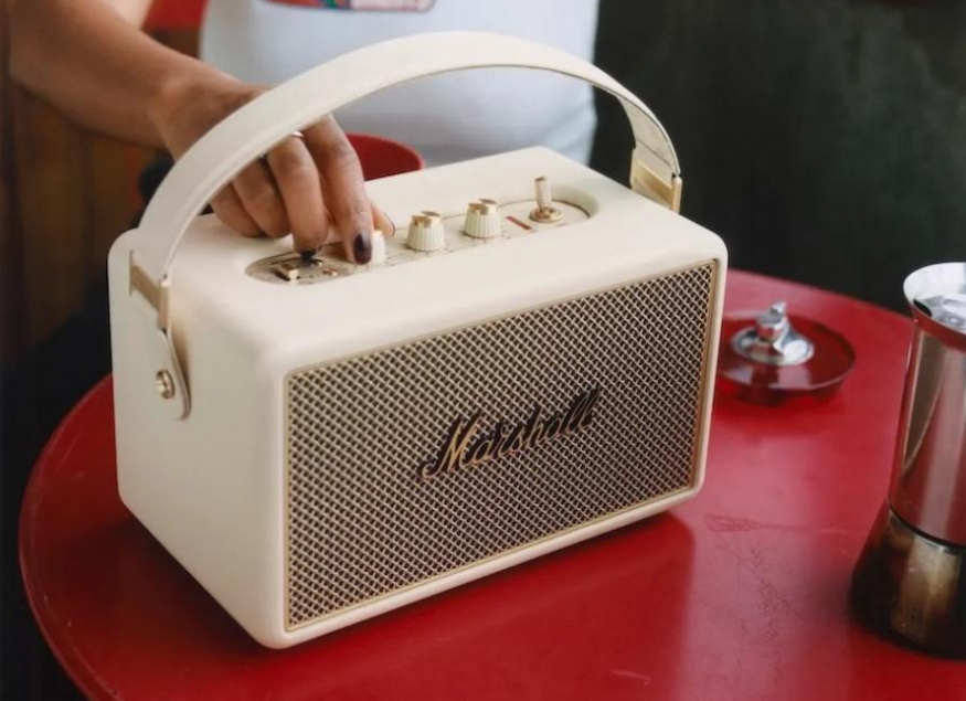 Krémová verze reproduktoru Krémová verze reproduktoru