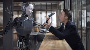 Novinář hádající se s robotem (ilustrační obrázek)