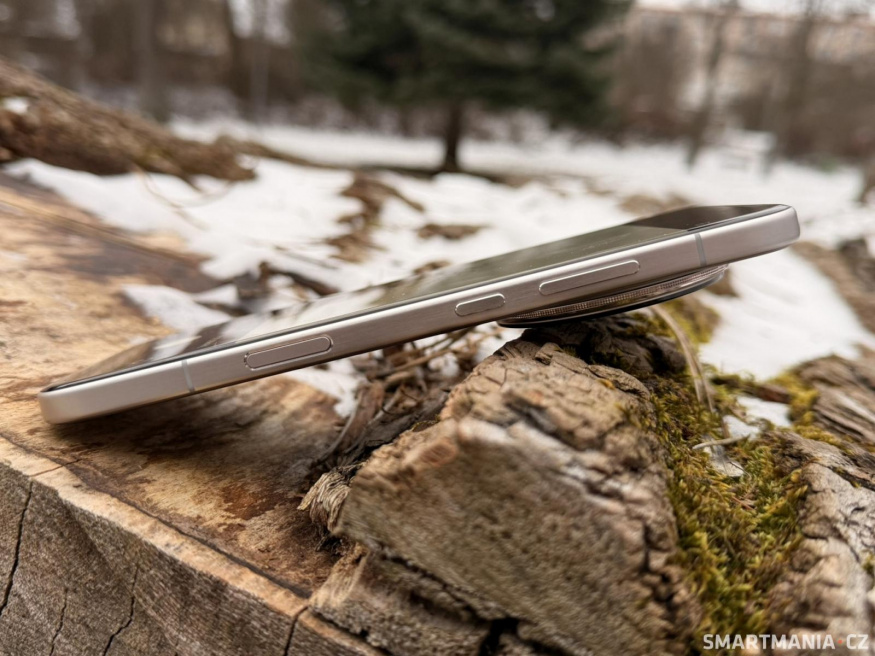 Tlačítka na pravé straně rámu Tlačítka na pravé straně rámu