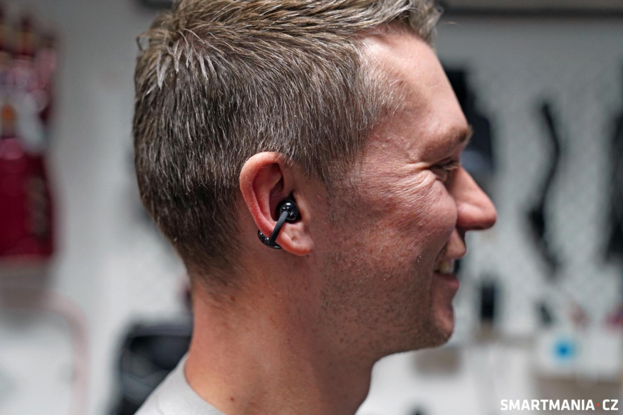 Díky své konstrukci můžete sluchátka na uších mít klidně celý den a nijak vám to nebude vadit Díky své konstrukci můžete sluchátka na uších mít klidně celý den a nijak vám to nebude vadit