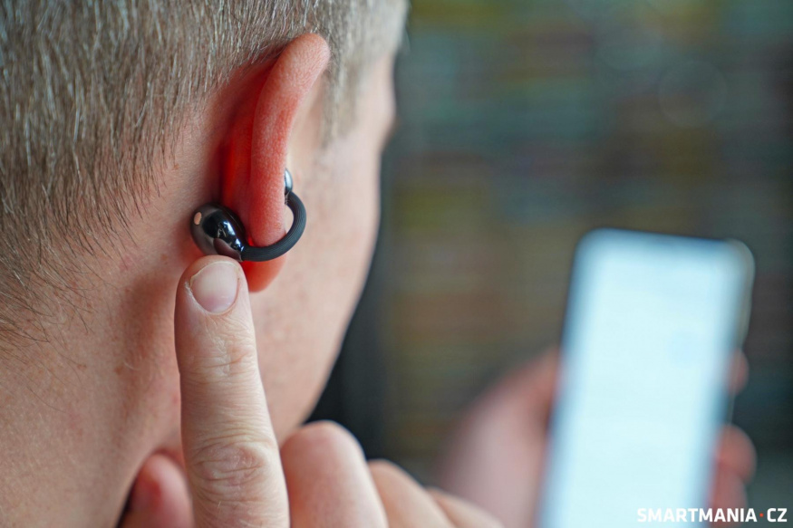 Ovládání pomocí gest je velmi intuitivní Ovládání pomocí gest je velmi intuitivní