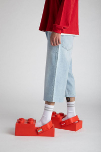 Boty Lego Crocs s názvem Brick Clog Boty Lego Crocs s názvem Brick Clog