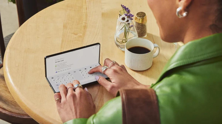 Motorola Razr Fold (10) Motorola Razr Fold (10)