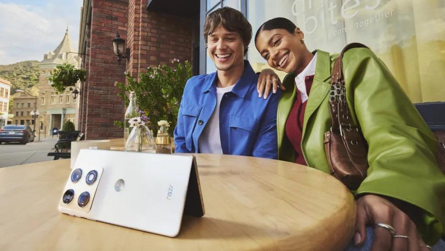 Motorola Razr Fold (8) Motorola Razr Fold (8)