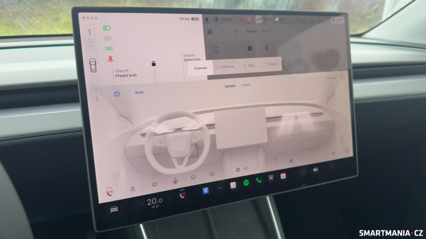 Velký dotykový displej v Tesle Model Y Velký dotykový displej v Tesle Model Y