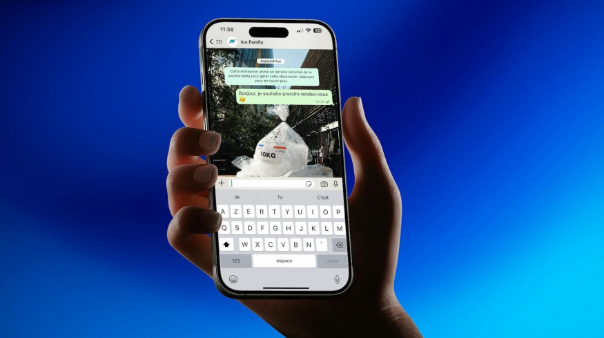 Smartphone s aplikací WhatsApp (ilustrační obrázek) Smartphone s aplikací WhatsApp (ilustrační obrázek)