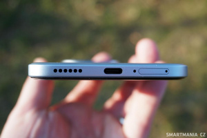 USB-C je uprostřed, aby se dobře trefovalo USB-C je uprostřed, aby se dobře trefovalo