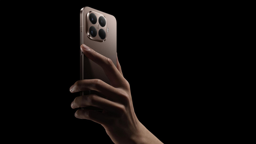 Smartphone Xiaomi 15T v ruce (ilustrační obrázek) Smartphone Xiaomi 15T v ruce (ilustrační obrázek)