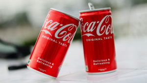 Plechovky Coca Cola (ilustrační obrázek)