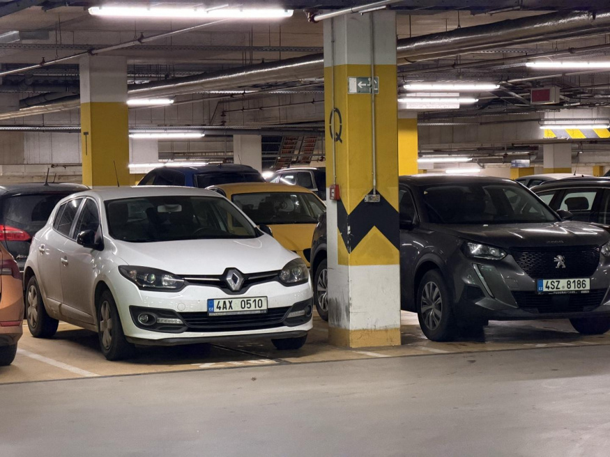 iPhone 17 Pro Max (4×) iPhone 17 Pro Max (4×)