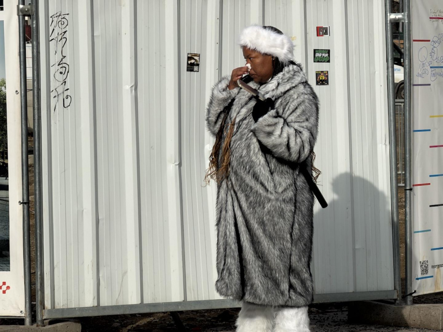 iPhone 17 Pro Max (8×) iPhone 17 Pro Max (8×)