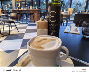 Hlavní fotoaparát (1×) Hlavní fotoaparát (1×)