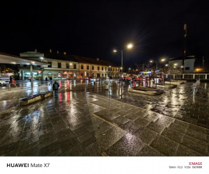 Širokoúhlý fotoaparát (0,6×) Širokoúhlý fotoaparát (0,6×)