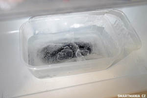 Po sedmi hodinách už byla voda kompletně zmrzlá Po sedmi hodinách už byla voda kompletně zmrzlá