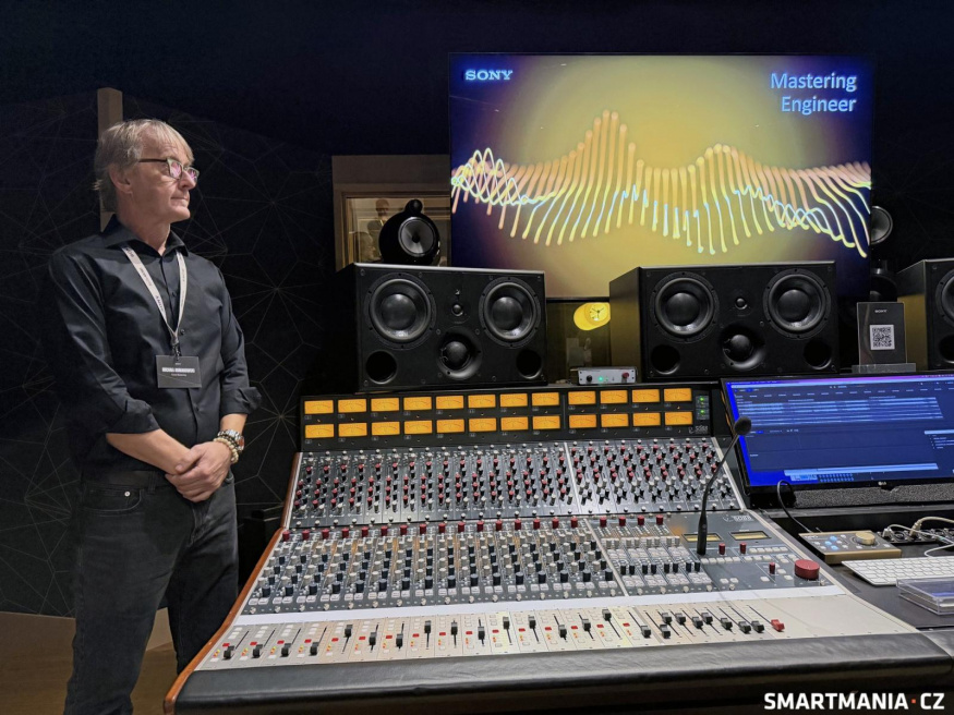 Pětinásobný držitel cen Grammy Michael Romanowski v Daft Music Studios Pětinásobný držitel cen Grammy Michael Romanowski v Daft Music Studios