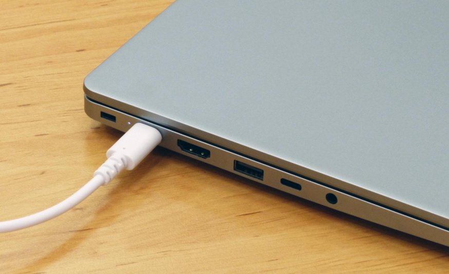 Nabíjení notebooku Tecno Megabook K15s Nabíjení notebooku Tecno Megabook K15s