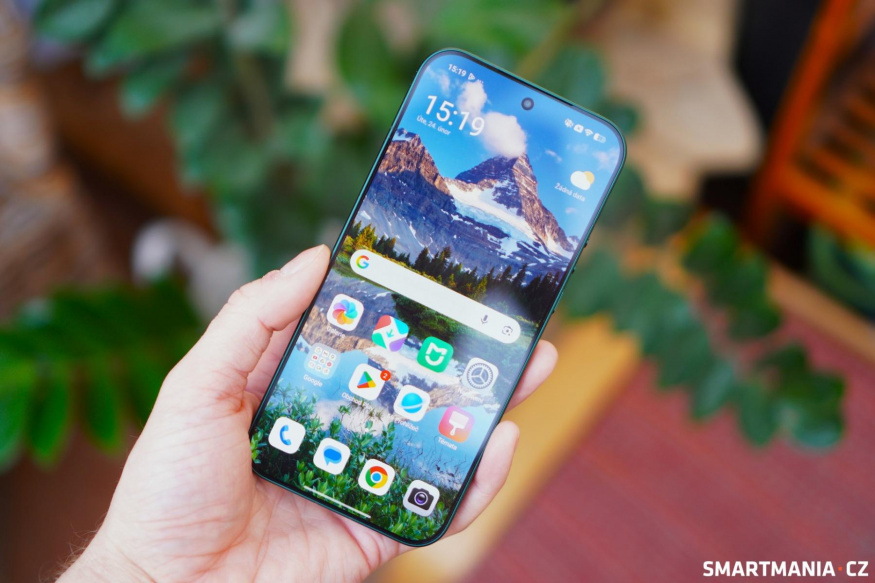 Xiaomi 17 Ultra z přední strany Xiaomi 17 Ultra z přední strany