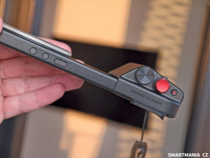 Grip s baterií lze odejmout a využívat pouze kryt Grip s baterií lze odejmout a využívat pouze kryt