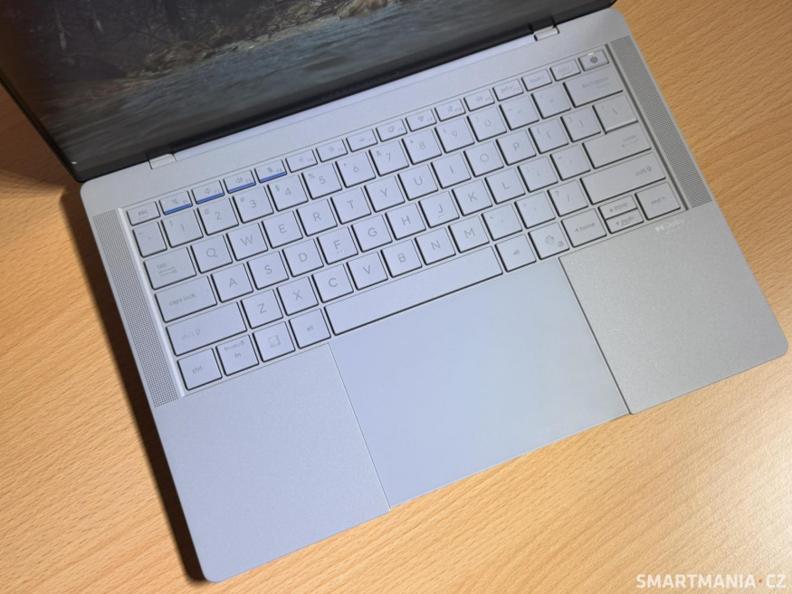 Touchpad Asus ExpertBook Ultra překvapí haptickou odezvou Touchpad Asus ExpertBook Ultra překvapí haptickou odezvou