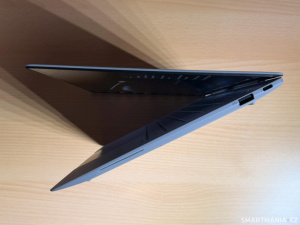 Levá strana Asus Expertbook Ultra nabídne dva konektory Levá strana Asus Expertbook Ultra nabídne dva konektory