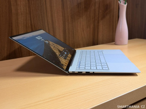 Pohled na konektory Asus Expertbook Ultra Pohled na konektory Asus Expertbook Ultra