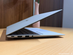 Asus Expertbook Ultra konektory na pravé straně notebooku Asus Expertbook Ultra konektory na pravé straně notebooku
