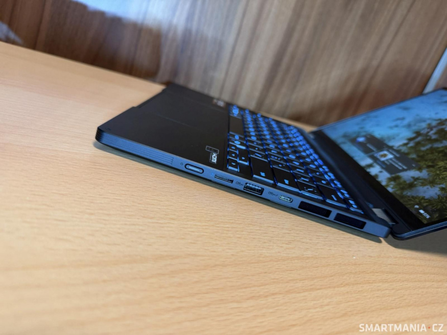 Zapínací tlačítko a konektory u Asus Proart Gopro Edition Px13 Zapínací tlačítko a konektory u Asus Proart Gopro Edition Px13