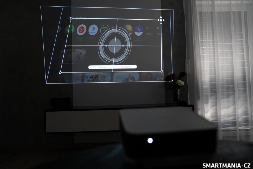 Úvodní nastavení projektoru a kalibrace obrazu Úvodní nastavení projektoru a kalibrace obrazu