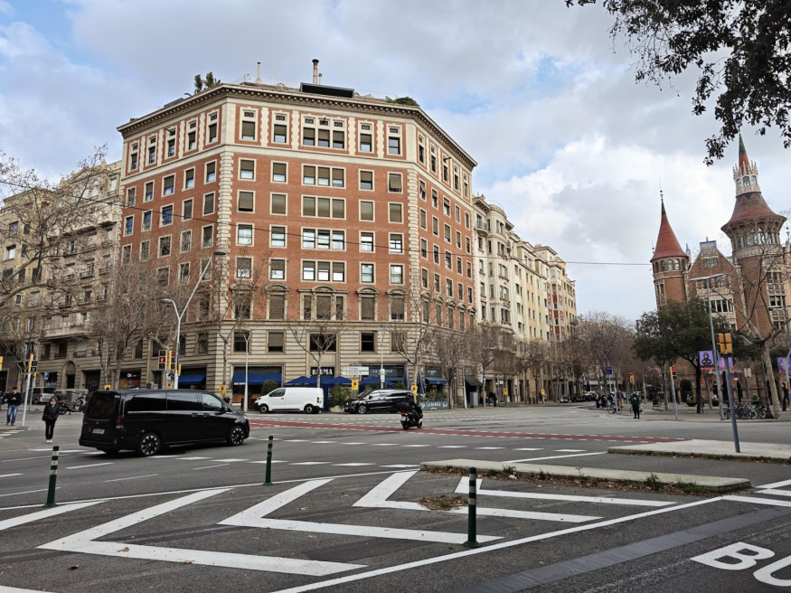 Xiaomi 17 Ultra (1×, 23 mm) Xiaomi 17 Ultra (1×, 23 mm)