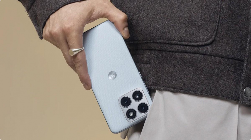 Motorola Edge 70 Fusion ve světle modré barvě Motorola Edge 70 Fusion ve světle modré barvě