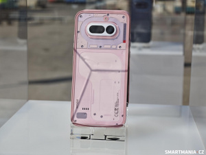 Nothing Phone (4a) v růžové barvě Nothing Phone (4a) v růžové barvě