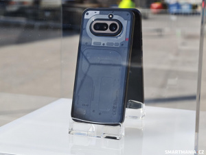 Nothing Phone (4a) v černé barvě Nothing Phone (4a) v černé barvě