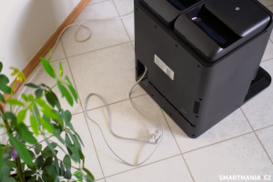 Zadní strana s přívodním kabelem Zadní strana s přívodním kabelem