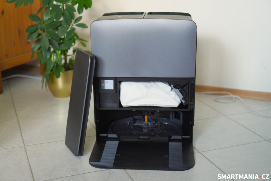 Útroby dokovací stanice Útroby dokovací stanice