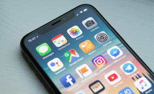 iPhone s aplikacemi (ilustrační obrázek)