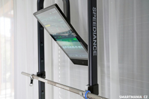 Displej je polohovatelný a obraz lze softwarově otočit o 180 ° Displej je polohovatelný a obraz lze softwarově otočit o 180 °