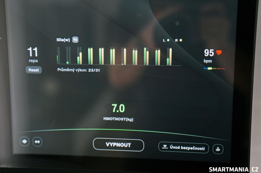 Na displeji lze zobrazit aktuální srdeční tep měřený přes Apple Watch Na displeji lze zobrazit aktuální srdeční tep měřený přes Apple Watch